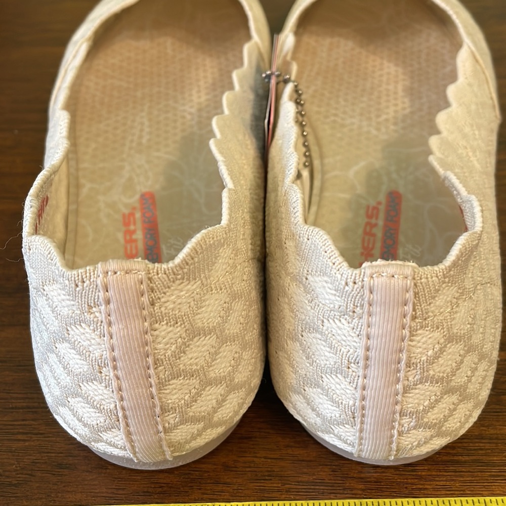 Skechers memory foam Air-cooled  Cloe  honey comb.  Women’s 7 wide. - Picture 5 of 9